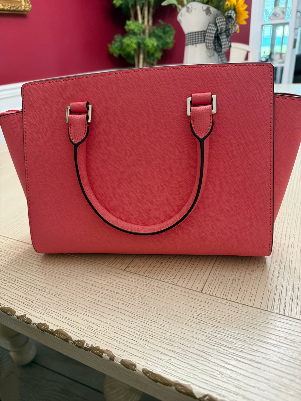 Structured Coral pink Tote Handbag 
Michael Kors